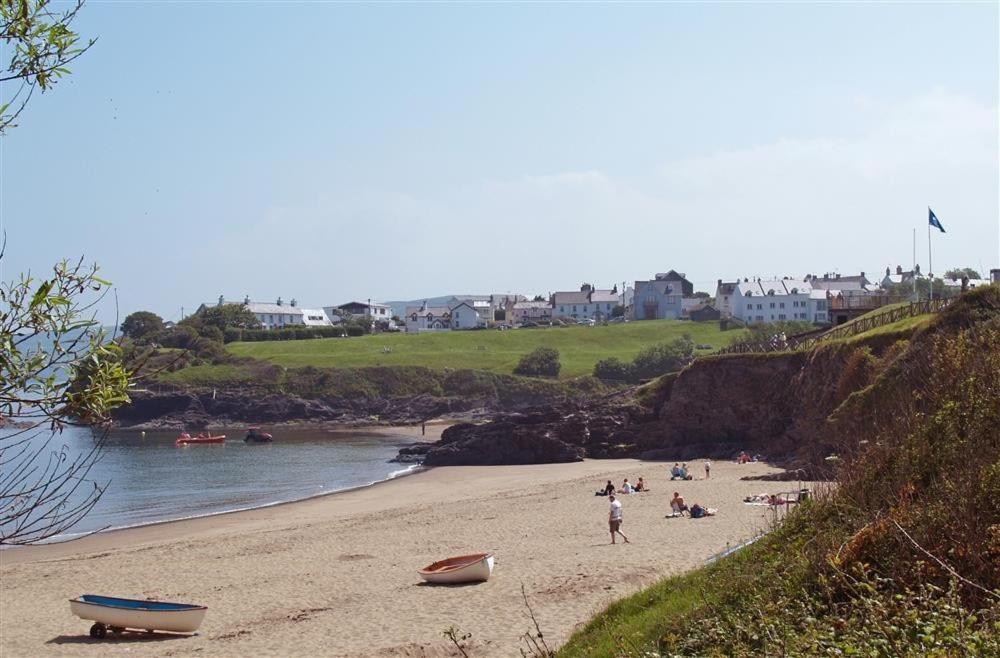 Beach Retreat Aberporth Bagian luar foto